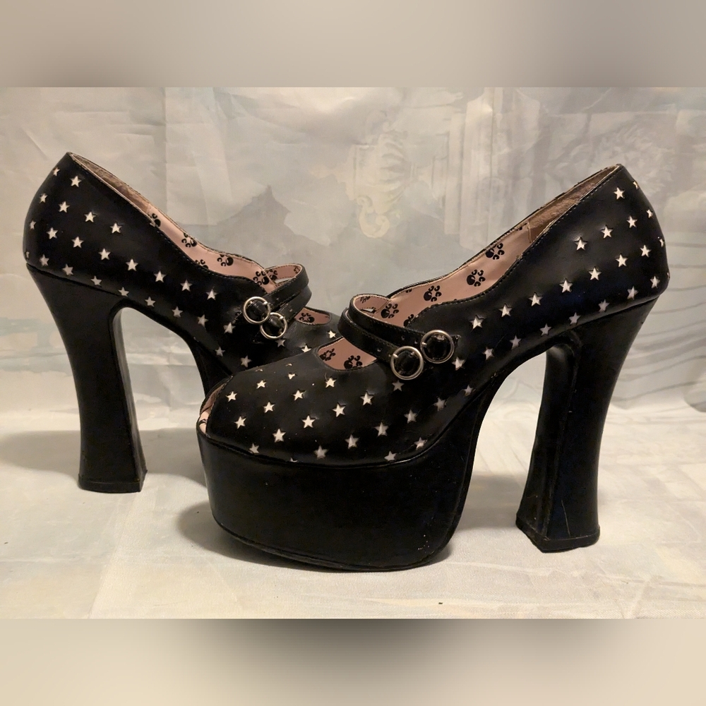 Tuk Size 9 Black with Stars